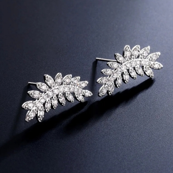 NEW Silver leaf earrings - Picture 4 of 7